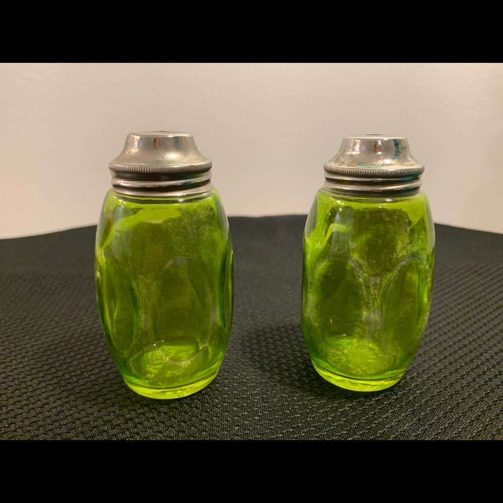 Vintage Airko Thumbprint Glass Salt & Pepper